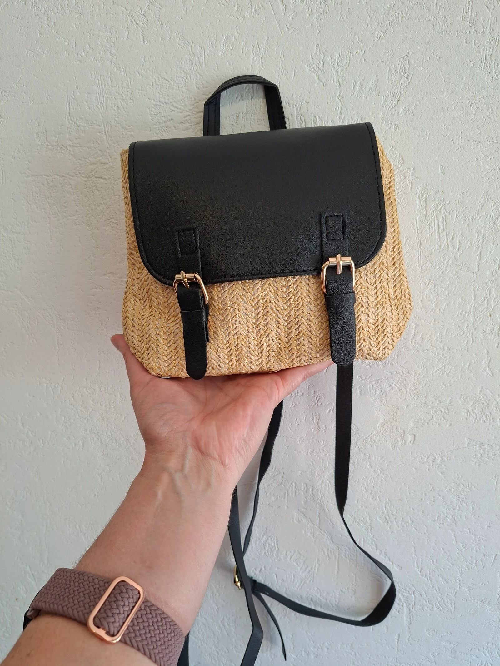 Petit sac à dos en paille tressée – Neuf – 18 x 18 cm